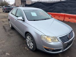 2010 VOLKSWAGEN PASSAT