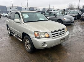 2004 TOYOTA HIGHLANDER 