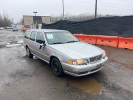 1999 VOLVO V70 
