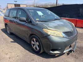 2011 TOYOTA SIENNA 