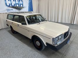 1983 VOLVO 240 DL