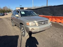 2004 TOYOTA HIGHLANDER BASE