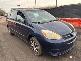 2004 TOYOTA SIENNA CE