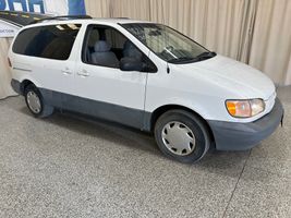 1999 TOYOTA SIENNA LE