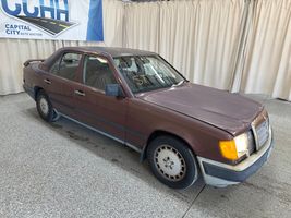 1986 MERCEDES-BENZ 300 SERIES 300E