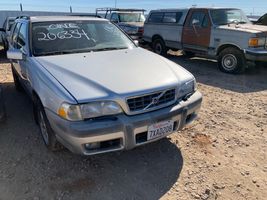 2000 VOLVO V70 XC