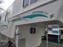 1999 NORTHERN LITE 10CBR 