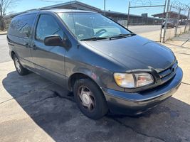 1999 TOYOTA SIENNA LE