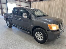2004 NISSAN TITAN LE