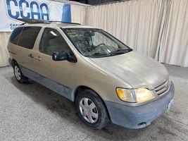 2001 TOYOTA SIENNA LE