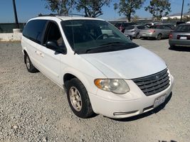 2005 CHRYSLER TOWN & COUNTRY LX