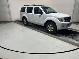 2010 NISSAN PATHFINDER LE