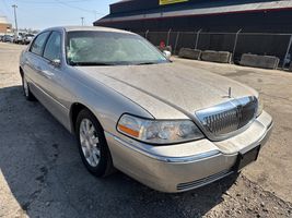 2010 LINCOLN TOWN CAR SIGNATURE LIMITED