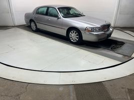 2010 LINCOLN TOWN CAR SIGNATURE LIMITED