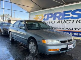 1996 HONDA ACCORD LX