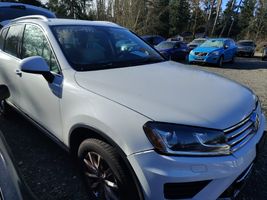 2015 VOLKSWAGEN TOUAREG EXECUTIVE