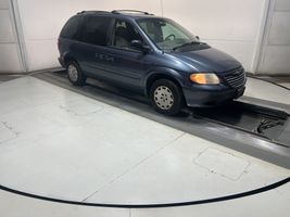 2001 CHRYSLER VOYAGER LX