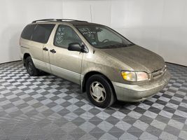 2000 TOYOTA SIENNA LE