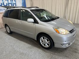 2004 TOYOTA SIENNA LIMITED
