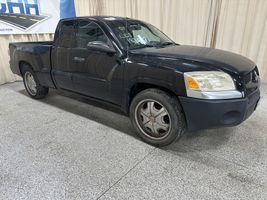 2006 MITSUBISHI RAIDER LS