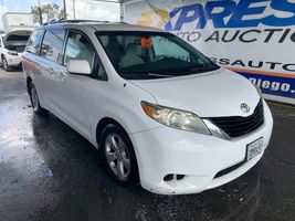 2014 TOYOTA SIENNA LE