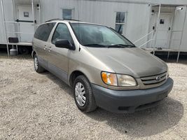 2001 TOYOTA SIENNA LE