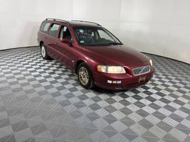2005 VOLVO V70 BASE