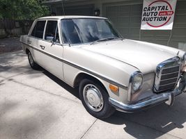 1972 MERCEDES-BENZ C220D 