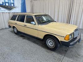 1981 MERCEDES-BENZ 300 SERIES 300TD