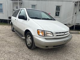 2000 TOYOTA SIENNA LE
