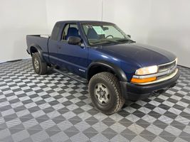 2000 CHEVROLET S10 LS