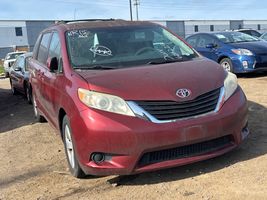 2012 TOYOTA SIENNA LE