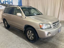 2004 TOYOTA HIGHLANDER BASE