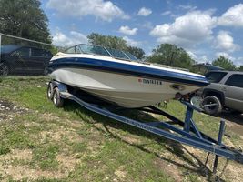 2000 CROWNLINE BOATS 225 BR  