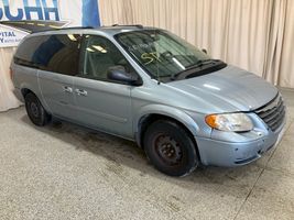 2005 CHRYSLER TOWN & COUNTRY LX