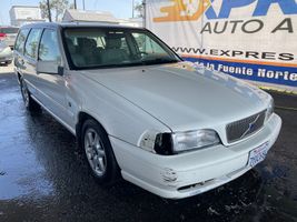 1999 VOLVO V70