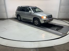 2004 TOYOTA HIGHLANDER BASE