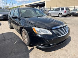 2013 CHRYSLER 200 LX