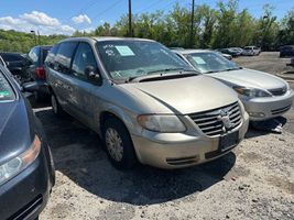 2005 CHRYSLER TOWN & COUNTRY 