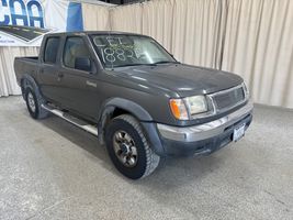 2000 NISSAN FRONTIER SE