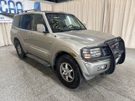 2001 MITSUBISHI MONTERO LIMITED