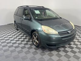 2004 TOYOTA SIENNA LIMITED