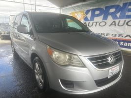 2010 VOLKSWAGEN ROUTAN