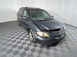 2005 DODGE CARAVAN 