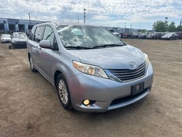 2011 TOYOTA SIENNA 