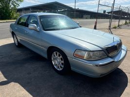 2009 LINCOLN TOWN CAR SIGNATURE LIMITED