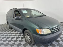 2002 TOYOTA SIENNA LE