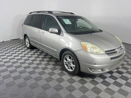 2004 TOYOTA SIENNA LIMITED