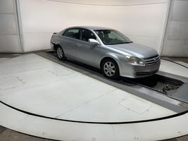 2005 TOYOTA AVALON XL