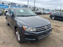 2011 VOLKSWAGEN TOUAREG EXECUTIVE